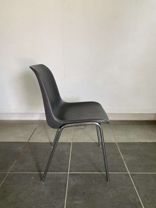 Chaise coque grise