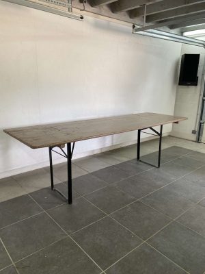Table en bois rectangulaire