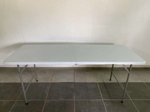 Table en plastique rectangulaire